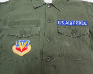 画像1: 米軍実物USAFアメリカ古着ユーティリティシャツ15H綿70'SビンテージTACTICL AIR COMMANDパッチ付ミリタリーシャツOG107ボックス